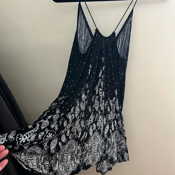 Free People, Kimchi Blue, flowing tank. L, excellent condition. - Picture 3 of 4